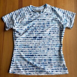 Eddie Bauer M kids, blue white short sleeve swim shirt